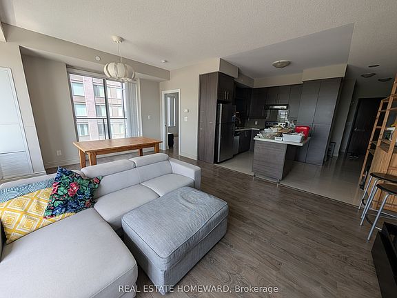 4th image of 325 S Park Rd #915