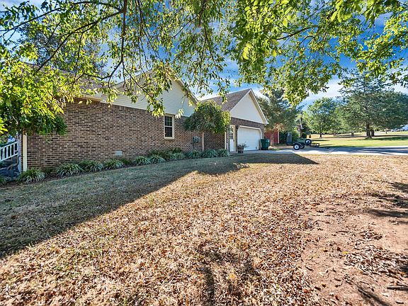 2nd image of 313 Briarwood Ln