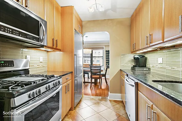 Sold by Sotheby's International Realty | media 3