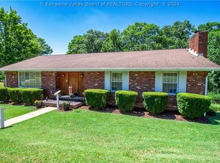 1 Barrington Rd, Nitro, WV 25143