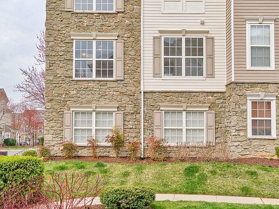 3rd image of 21777 Kelsey Sq