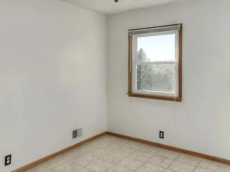 5803 S 50th St — Photo 6