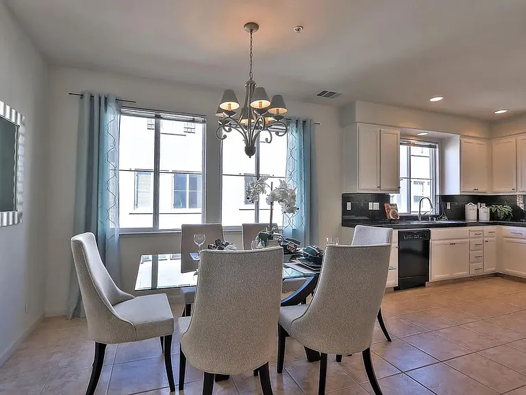 1933 Silva Pl — Photo 6