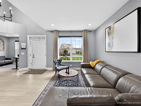 5th image of 147 Reston Ln