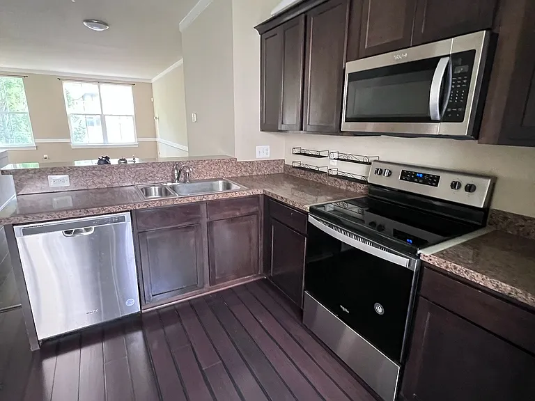 109 Saginaw Dr — Photo 12