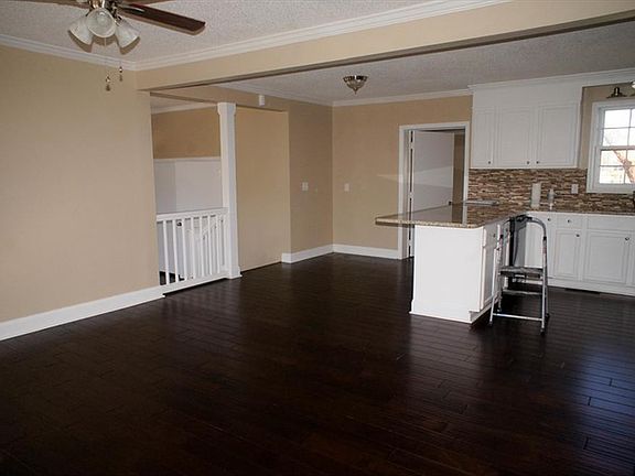 4th image of 217 Hutchinson Ave
