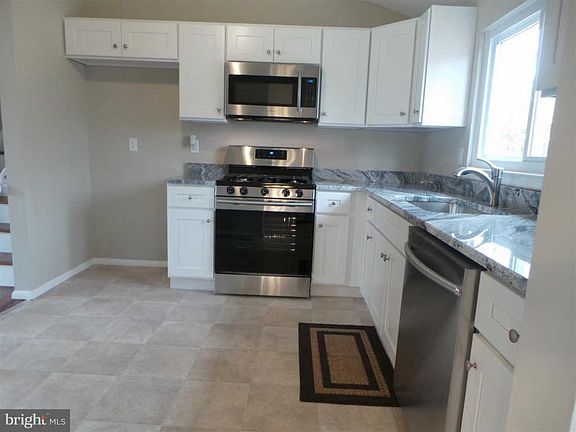 4th image of 384 Morton Ave