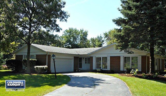 1st image of 7 Oaklane Dr