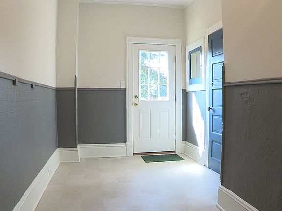 2nd floor rear entrance room