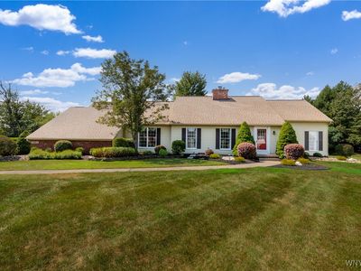 5864 Forest Creek Dr, East Amherst, NY, 14051