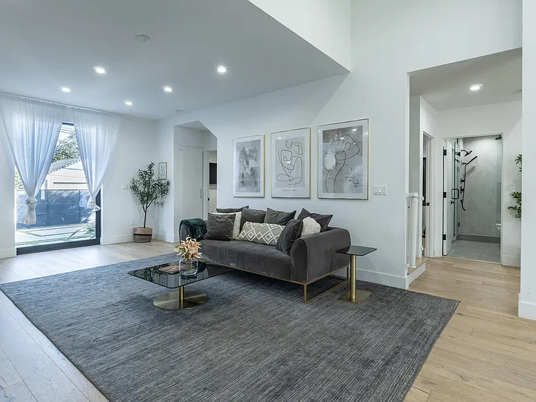 3552 Federal Ave — Photo 6