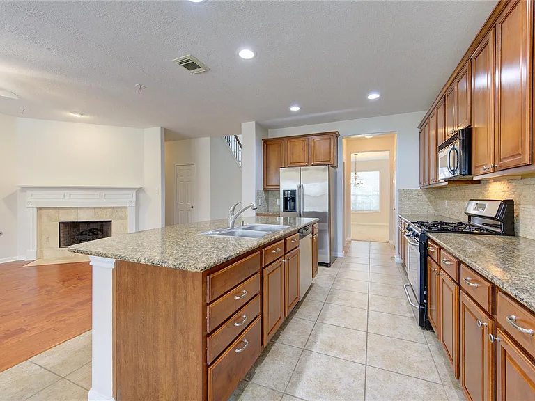 1903 Hampton Lakes Ct — Photo 10