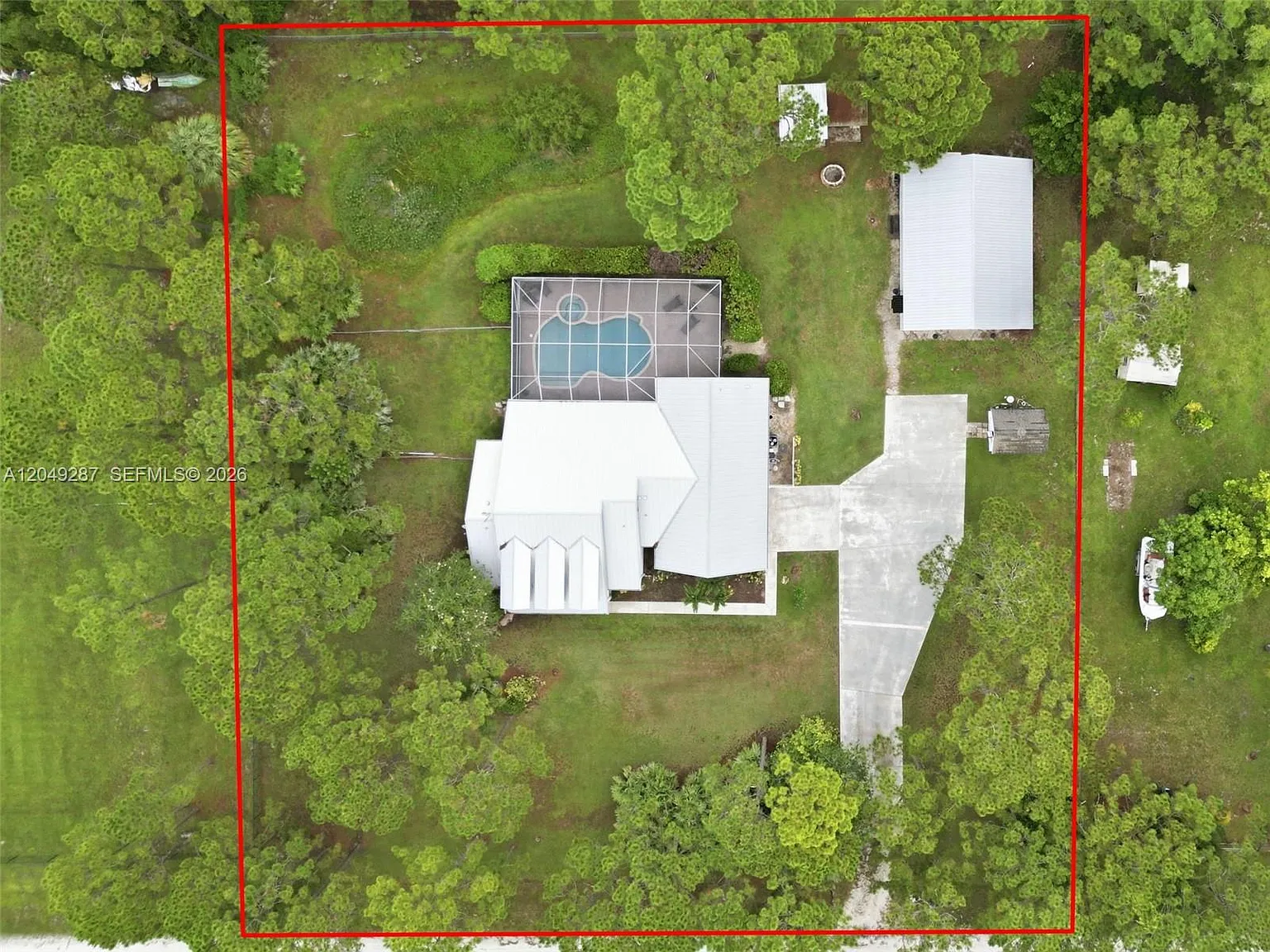 The Acreage — Photo 4