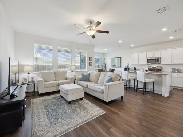 811 Sitwell Dr, Fate, TX 75087