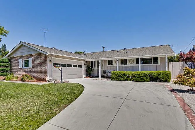 906 Sage Ct photo 1