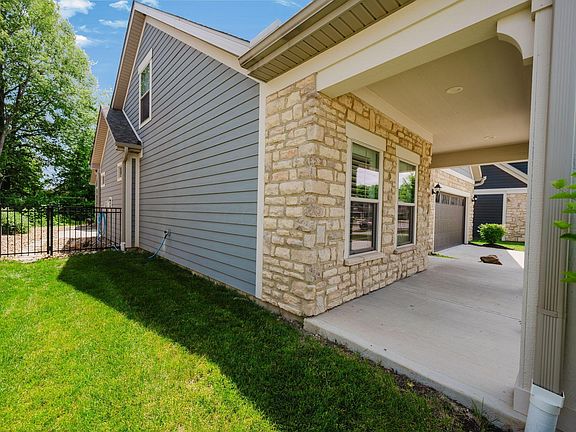 4th image of 333 Parkgate Ct