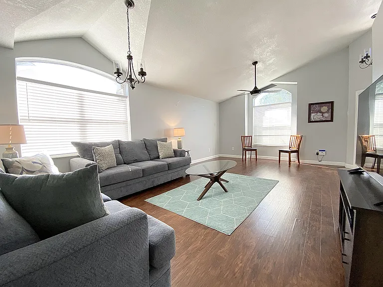 625 Rochester Loop — Photo 6