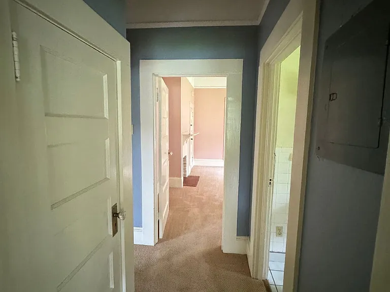 1332 N Bronough St — Photo 15