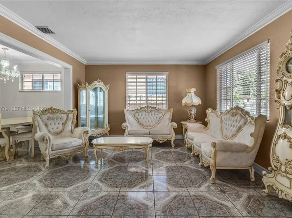 380 E 56th St, Hialeah, FL 33013