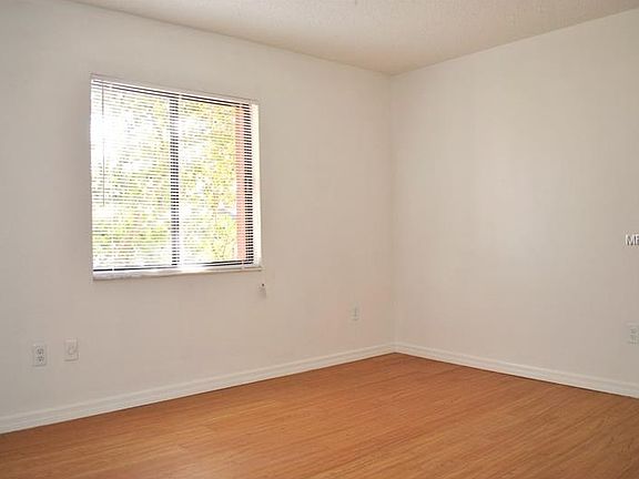5th image of 2833 Hunt Club Ln