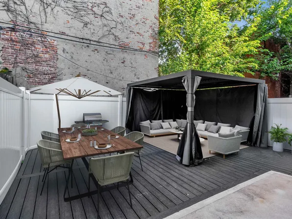 865 Summit Avenue image 32 of 38