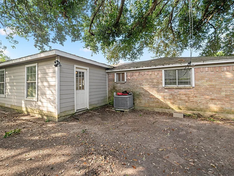 2929 Leroy St — Photo 27