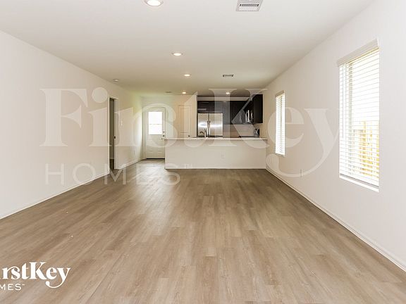 4th image of 427 Jewett Meadow Dr