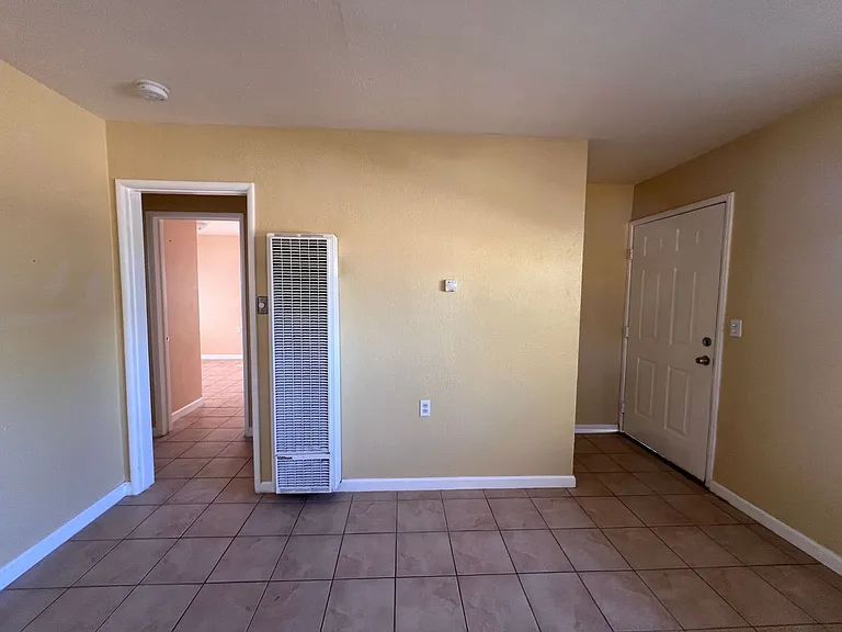 7423 Dumosa Ave — Photo 9