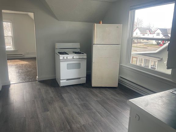4th image of 217 W 14th St #B