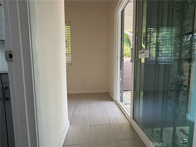 2712 W Hellman Ave — Photo 9
