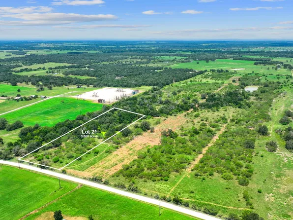 21 County Road 402, Flatonia, TX 78941