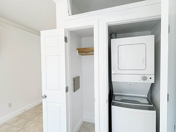 5th image of 455 W 50th St #15