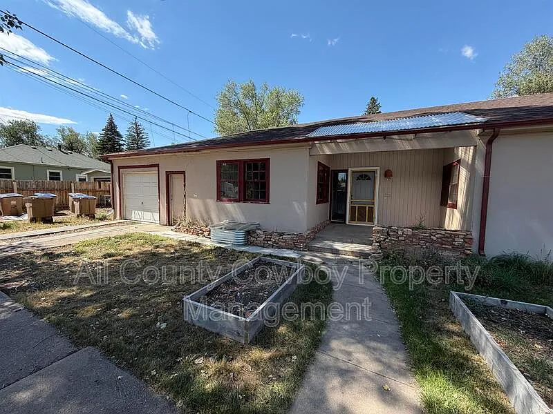 2 bed, 1.0 bath, 2222 sqft, $975 — Photo 2