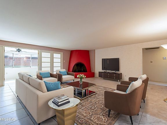 3rd image of 515 W Paseo Solana