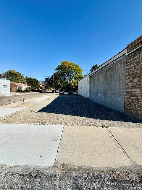 2nd image of 3605 Fort St