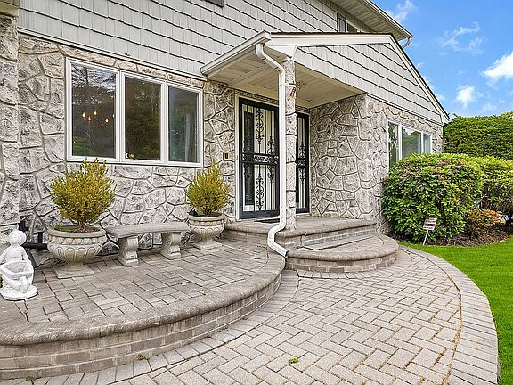 3rd image of 2872 Pond Rd