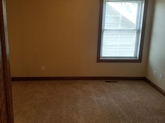 5th image of 640 Arlington St #1