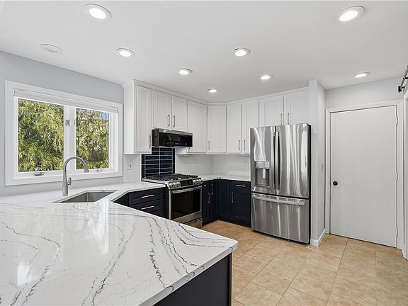 2nd image of 605 Bristol Pl