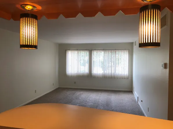 1100 Center Ave #206, Bay City, MI 48708