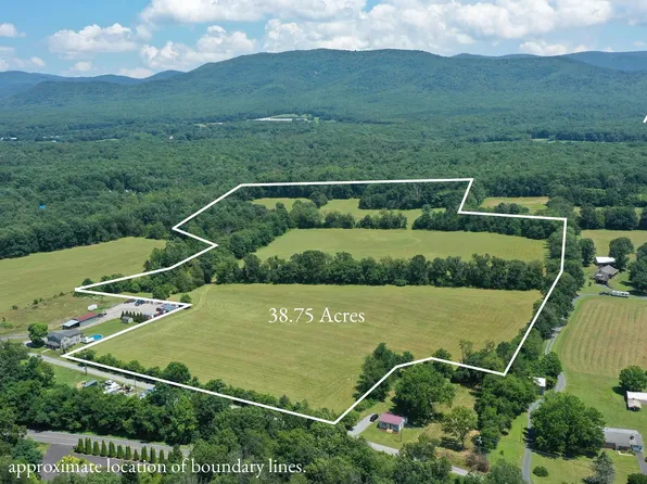 Samsons Cir, Crimora, VA 24431