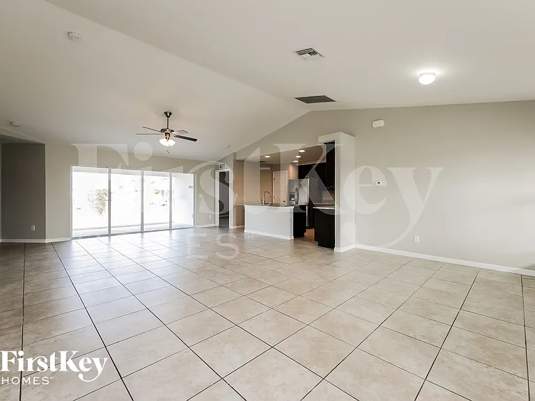 1305 NW 11th Ter — Photo 3