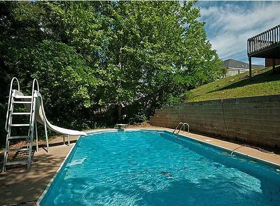 4th image of 235 Magnolia Dr