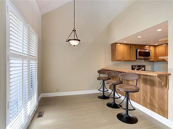 2nd image of 1018 Southwood Dr #Jj