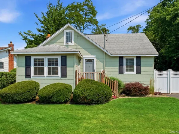 131 Terrace Avenue, West Babylon, NY 11704