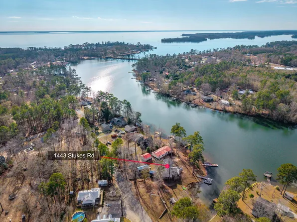 1443 Stukes Rd, Manning, SC 29102