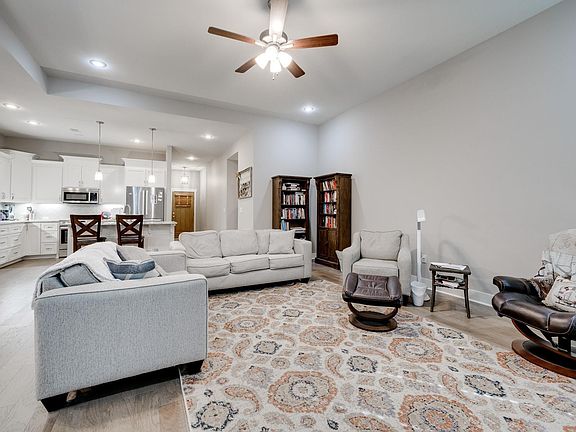 5th image of 965 Woodland Cove Dr