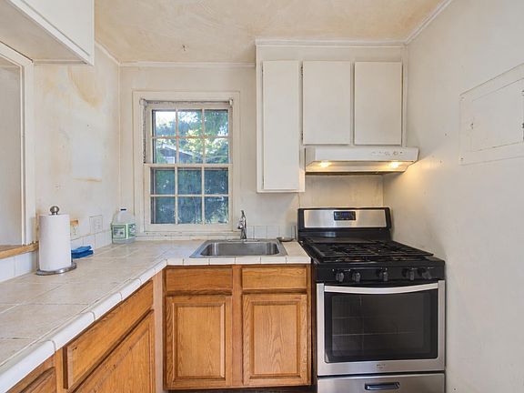 3rd image of 62 Parrott Street