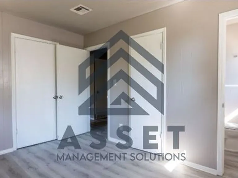 3721 Parkwoods Ln — Photo 19