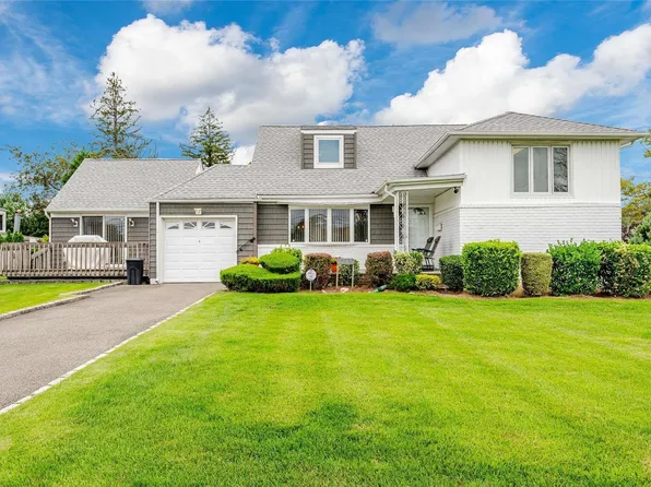 3245 Neptune Avenue, Oceanside, NY 11572