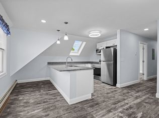 17 Selkirk Rd FL 3RD, Cranston, RI 02905